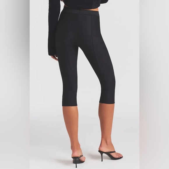 SKIMS Essential High Waist Capri XS - Picture 2 of 9